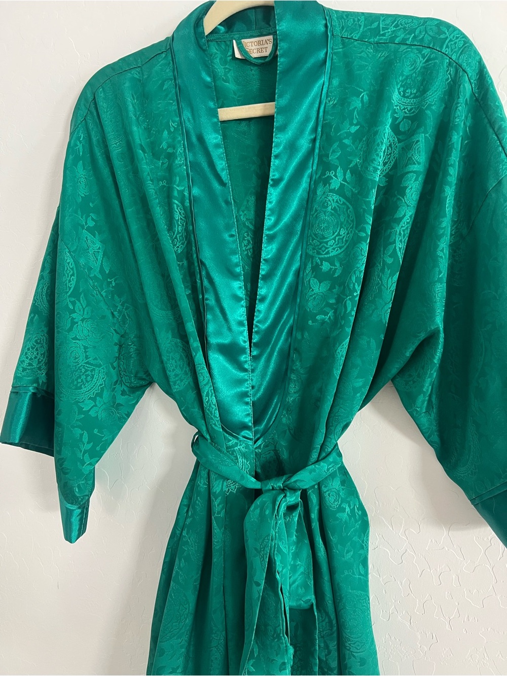 Vintage 80’s Victoria’s Secret Gold Label Robe - Picture 5 of 9